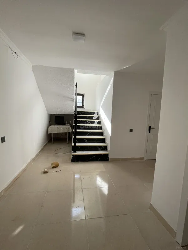 Satılır 11 otaqlı həyət evi 370 m²