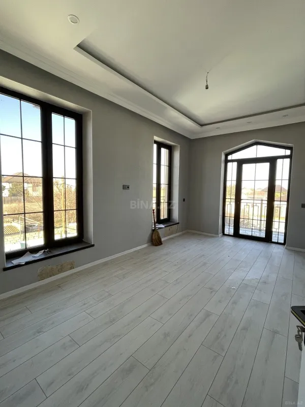 Satılır 11 otaqlı həyət evi 370 m²