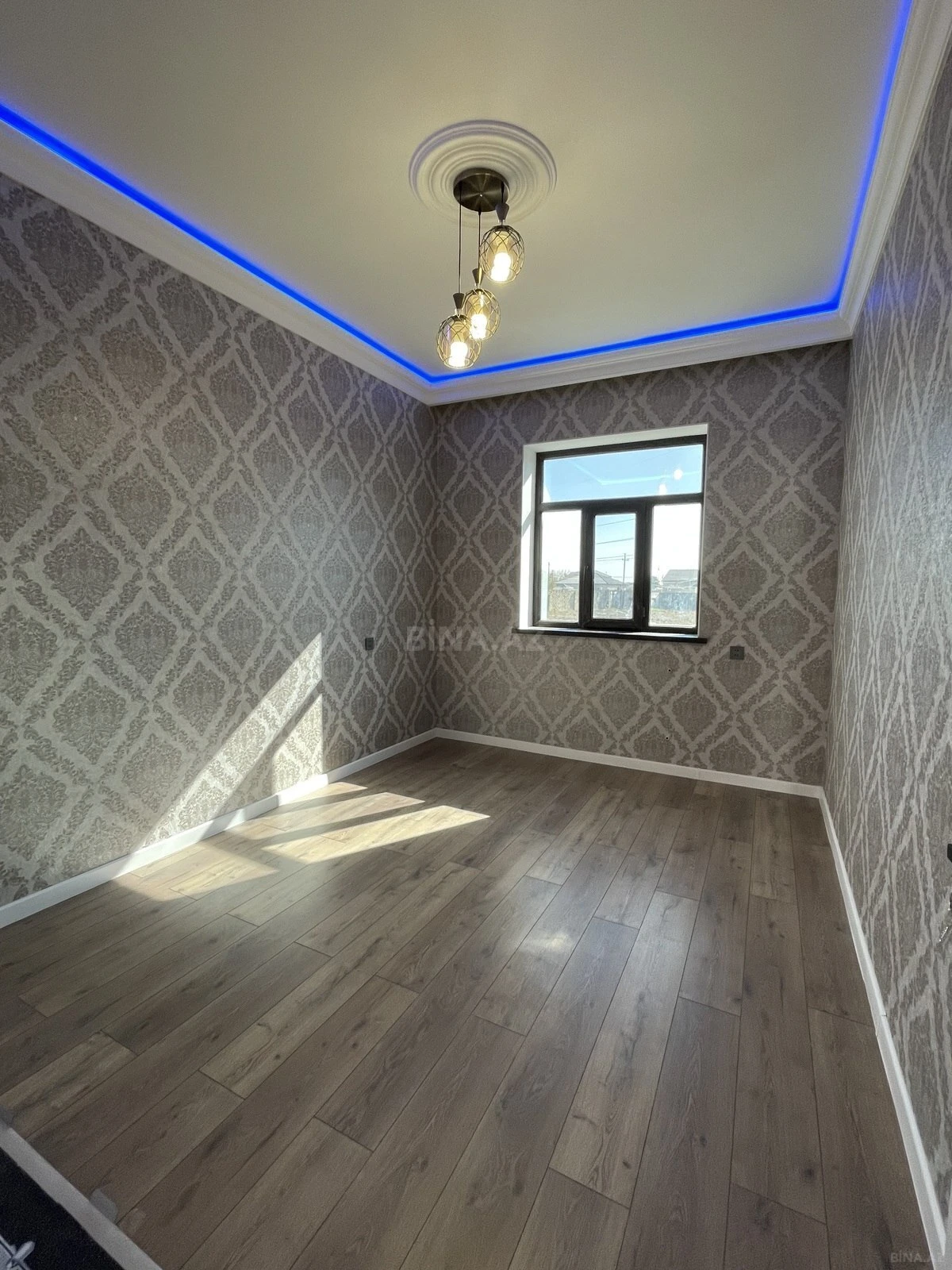 Satılır 11 otaqlı həyət evi 370 m²