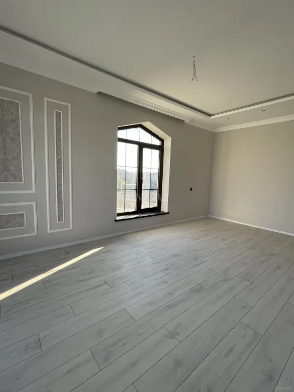 Satılır 11 otaqlı həyət evi 370 m²
