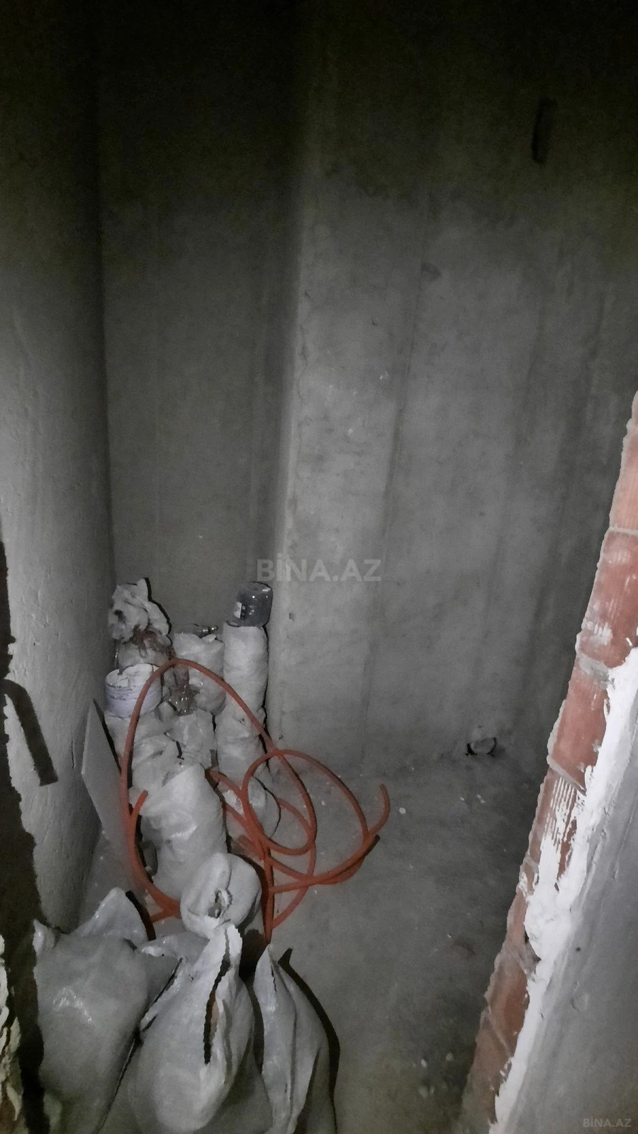 Satılır 2 otaqlı mənzil 71 m²