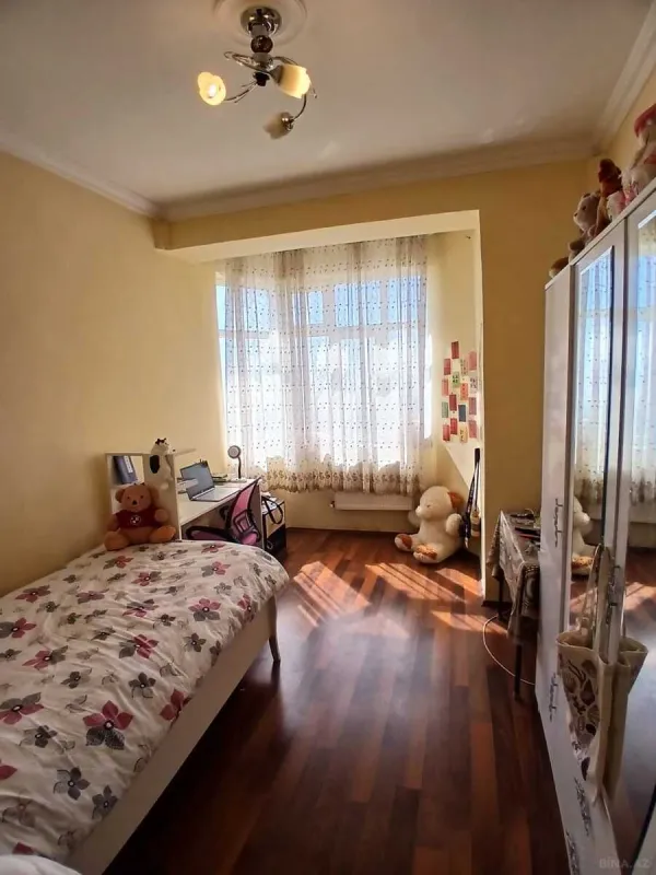 Satılır 4 otaqlı mənzil 126 m²