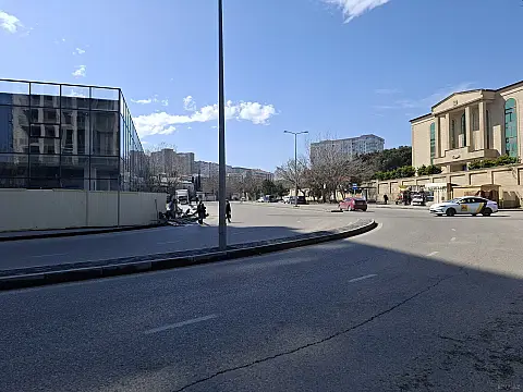 Satılır 2 otaqlı mənzil 104 m²