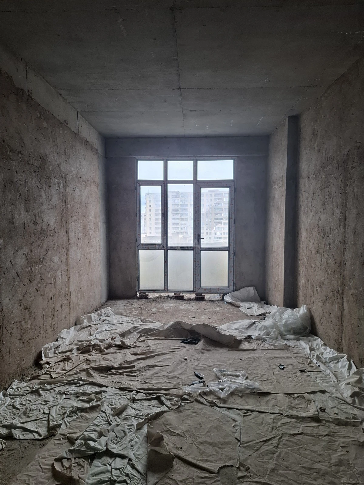 Satılır 2 otaqlı mənzil 104 m²