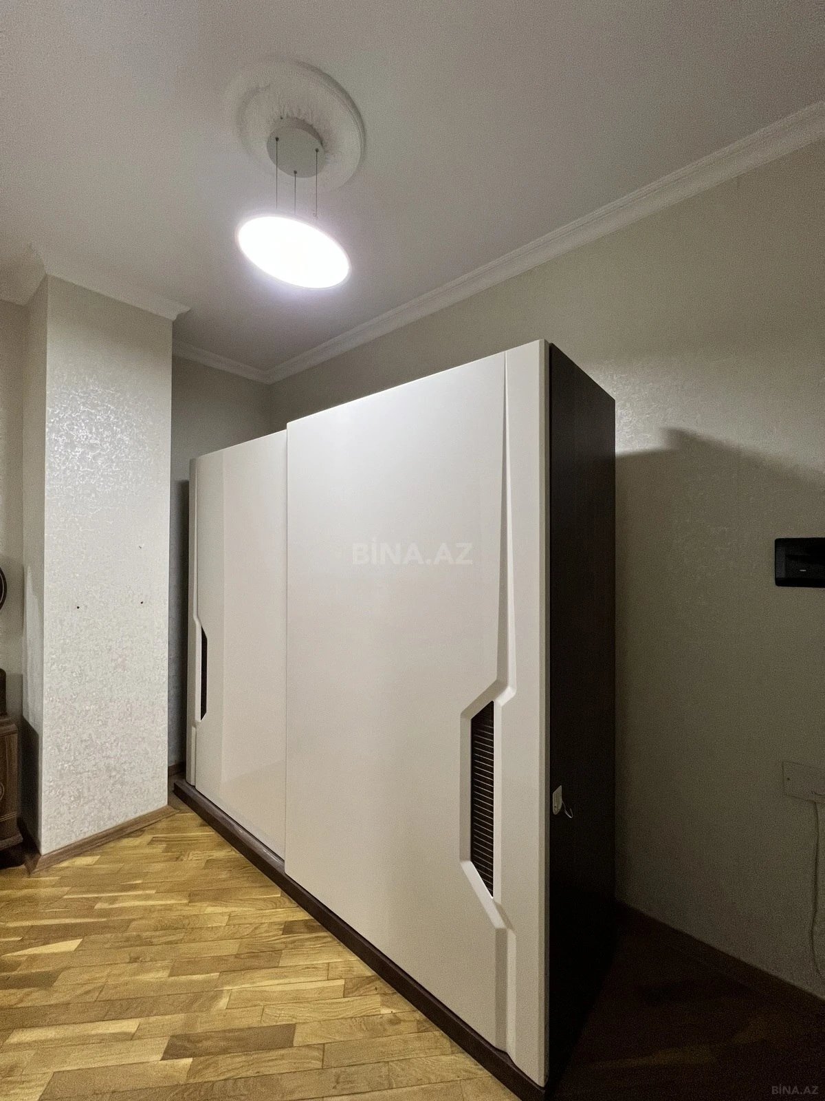 Satılır 2 otaqlı mənzil 100 m²