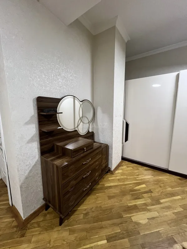 Satılır 2 otaqlı mənzil 100 m²