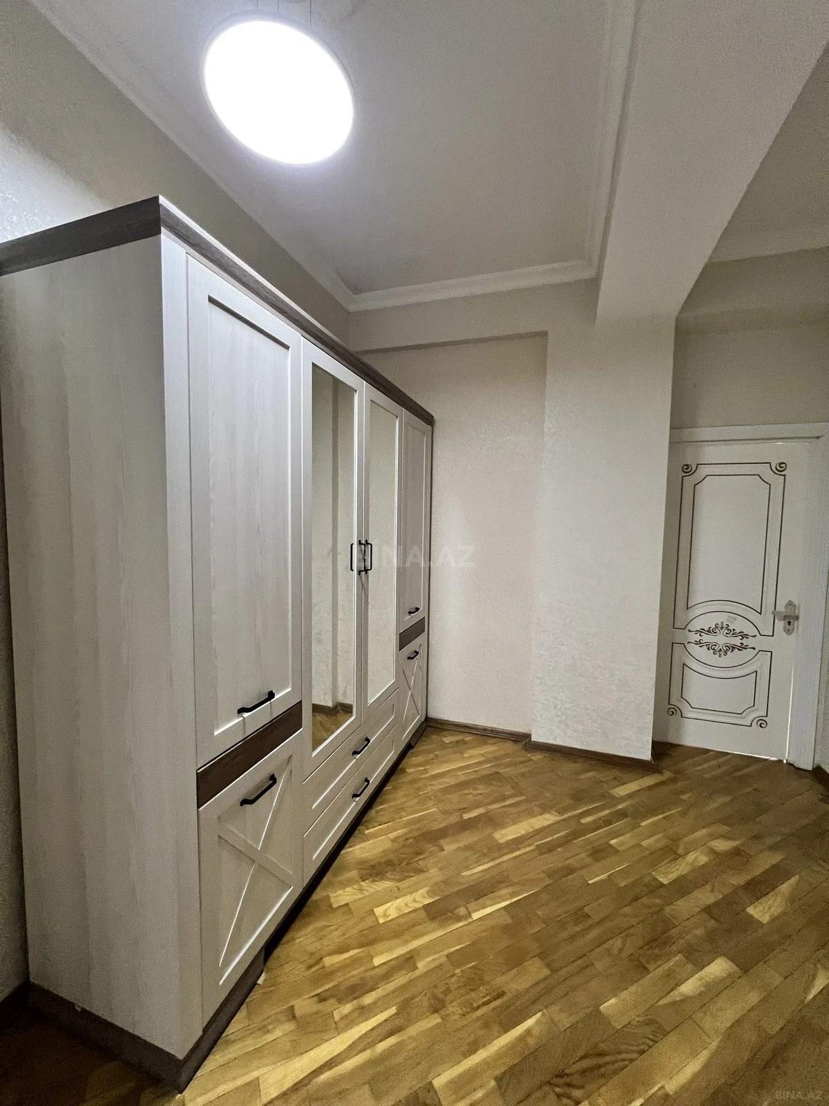 Satılır 2 otaqlı mənzil 100 m²