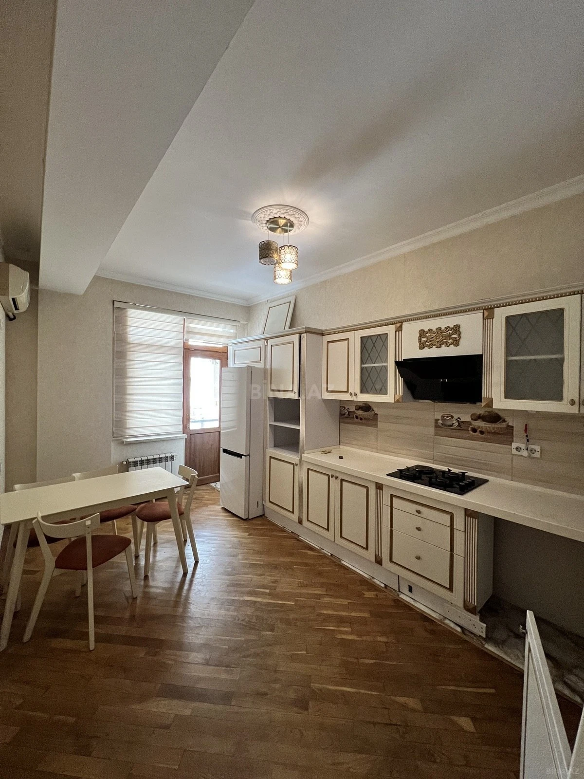 Satılır 2 otaqlı mənzil 100 m²