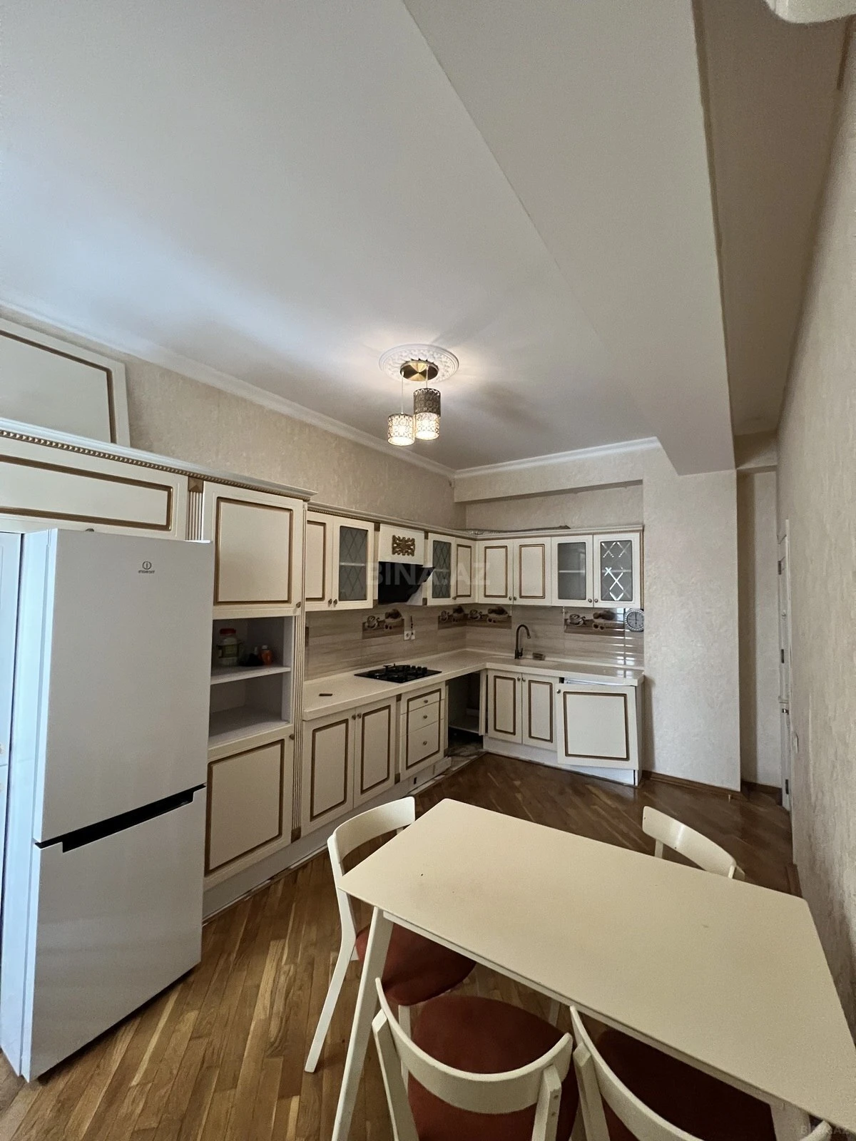 Satılır 2 otaqlı mənzil 100 m²