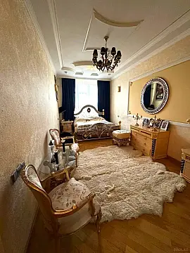 Satılır 4 otaqlı mənzil 186 m²