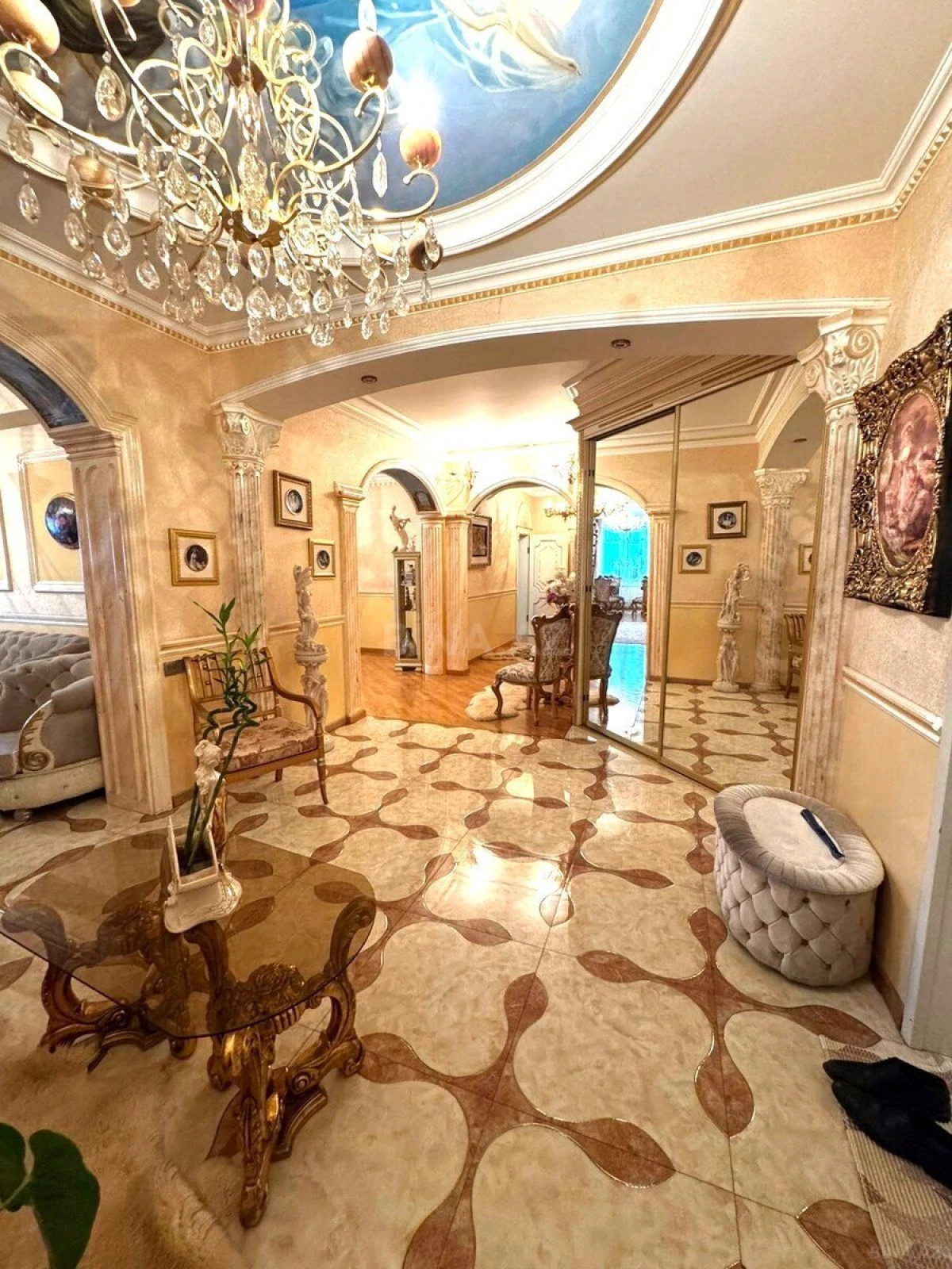 Satılır 4 otaqlı mənzil 186 m²