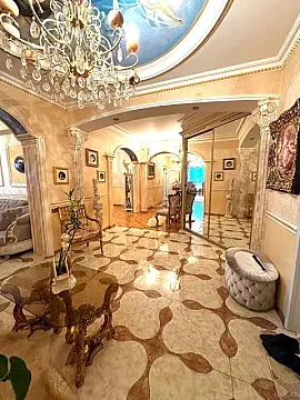 Satılır 4 otaqlı mənzil 186 m²