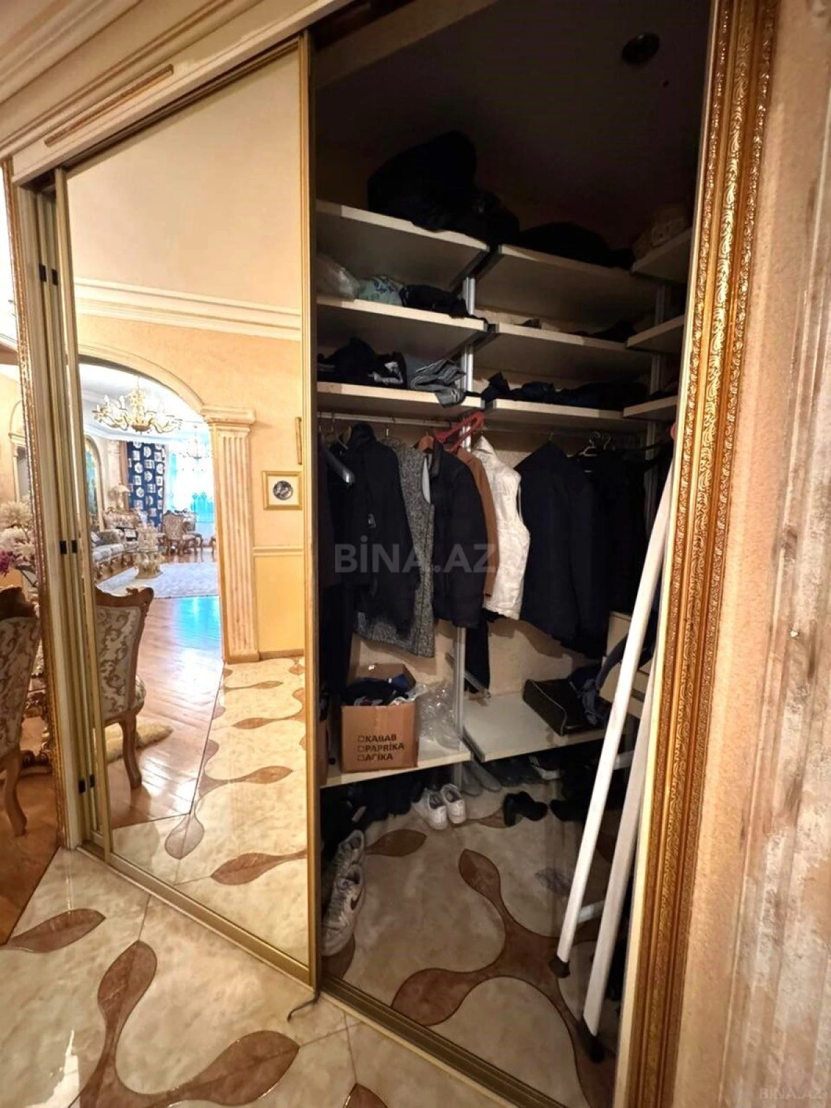 Satılır 4 otaqlı mənzil 186 m²