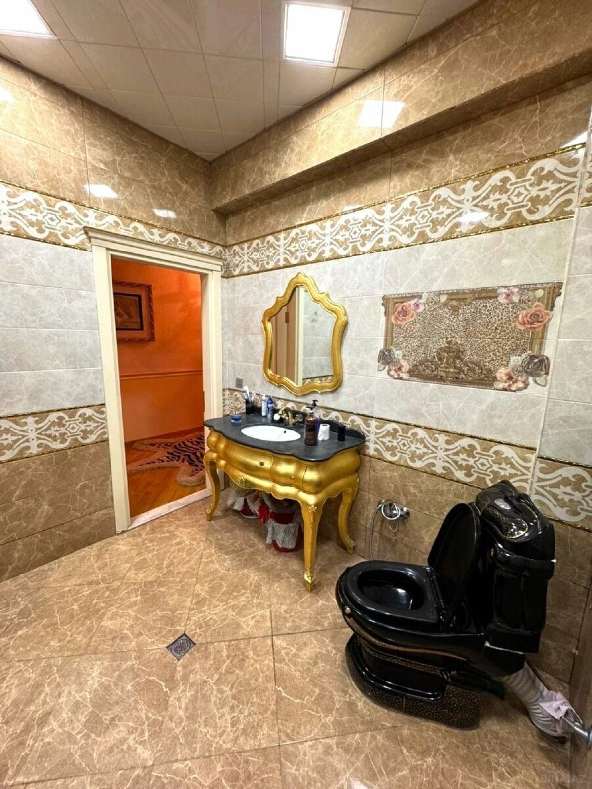 Satılır 4 otaqlı mənzil 186 m²