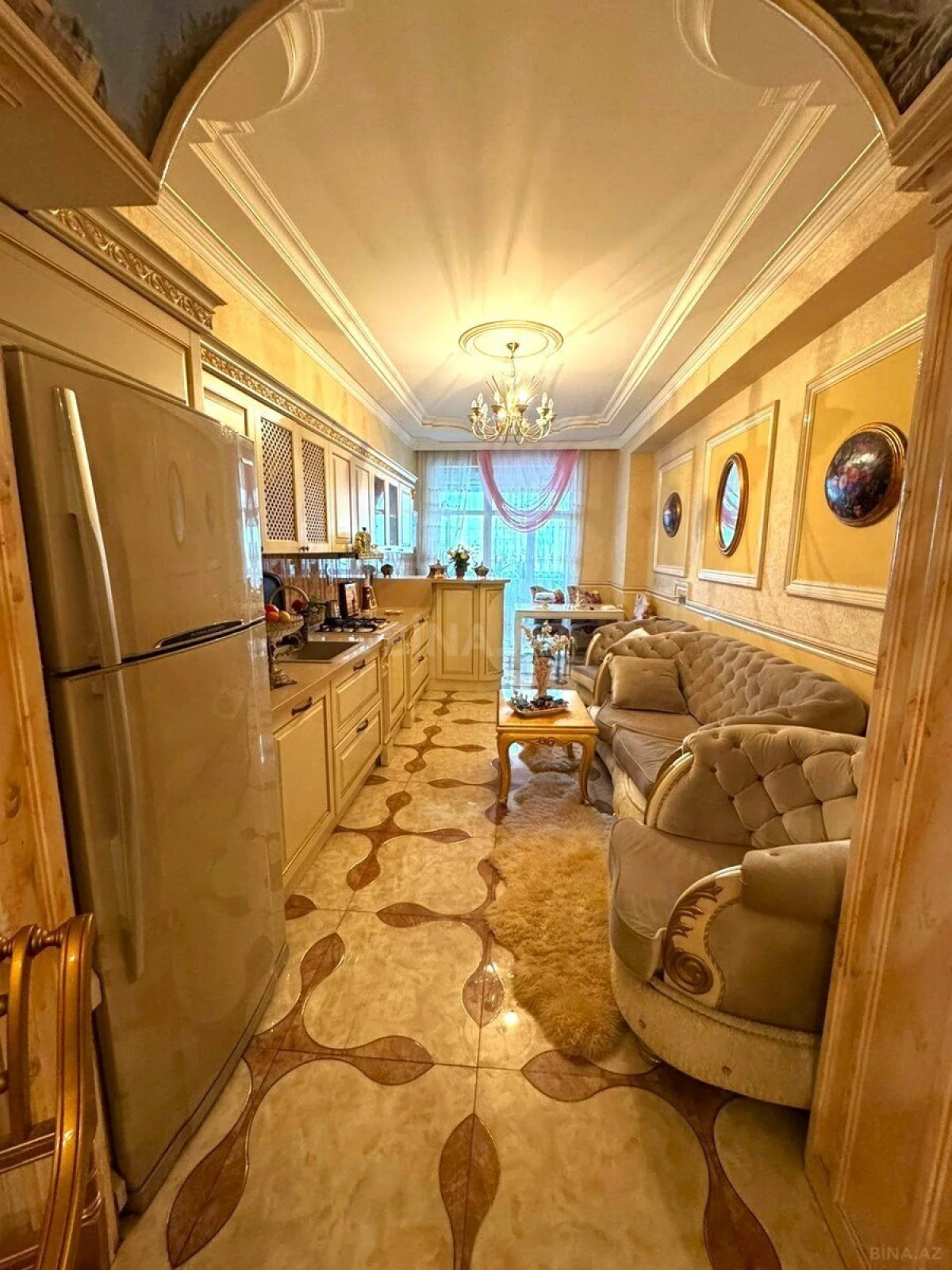 Satılır 4 otaqlı mənzil 186 m²