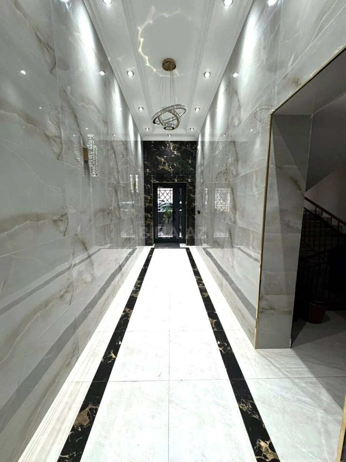 Satılır 4 otaqlı mənzil 186 m²