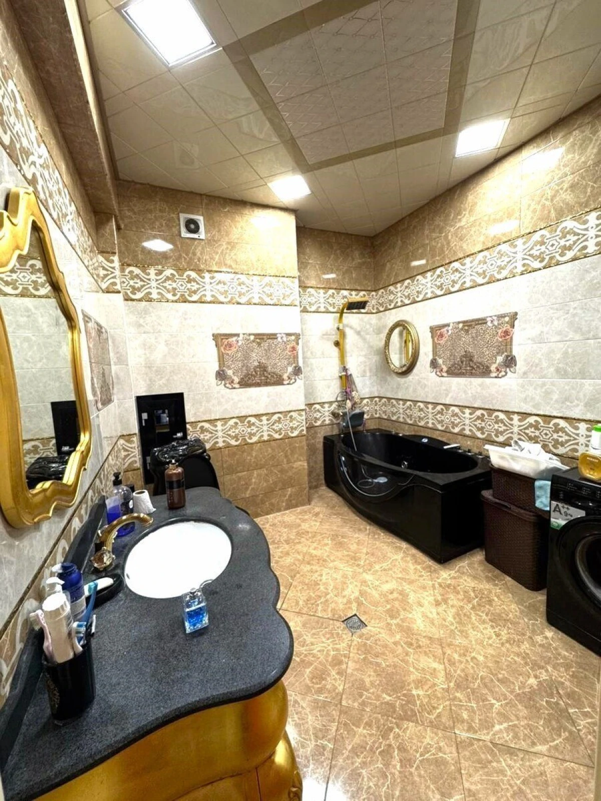 Satılır 4 otaqlı mənzil 186 m²