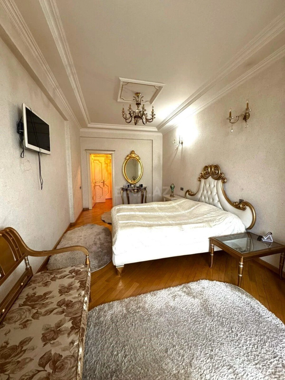 Satılır 4 otaqlı mənzil 186 m²