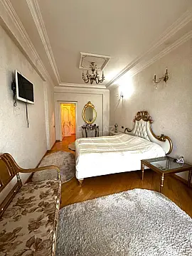 Satılır 4 otaqlı mənzil 186 m²