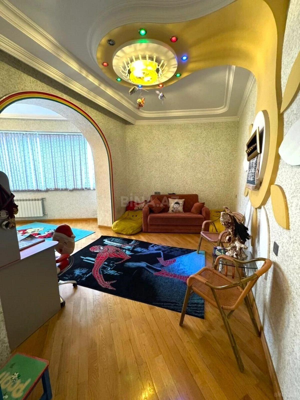 Satılır 4 otaqlı mənzil 186 m²