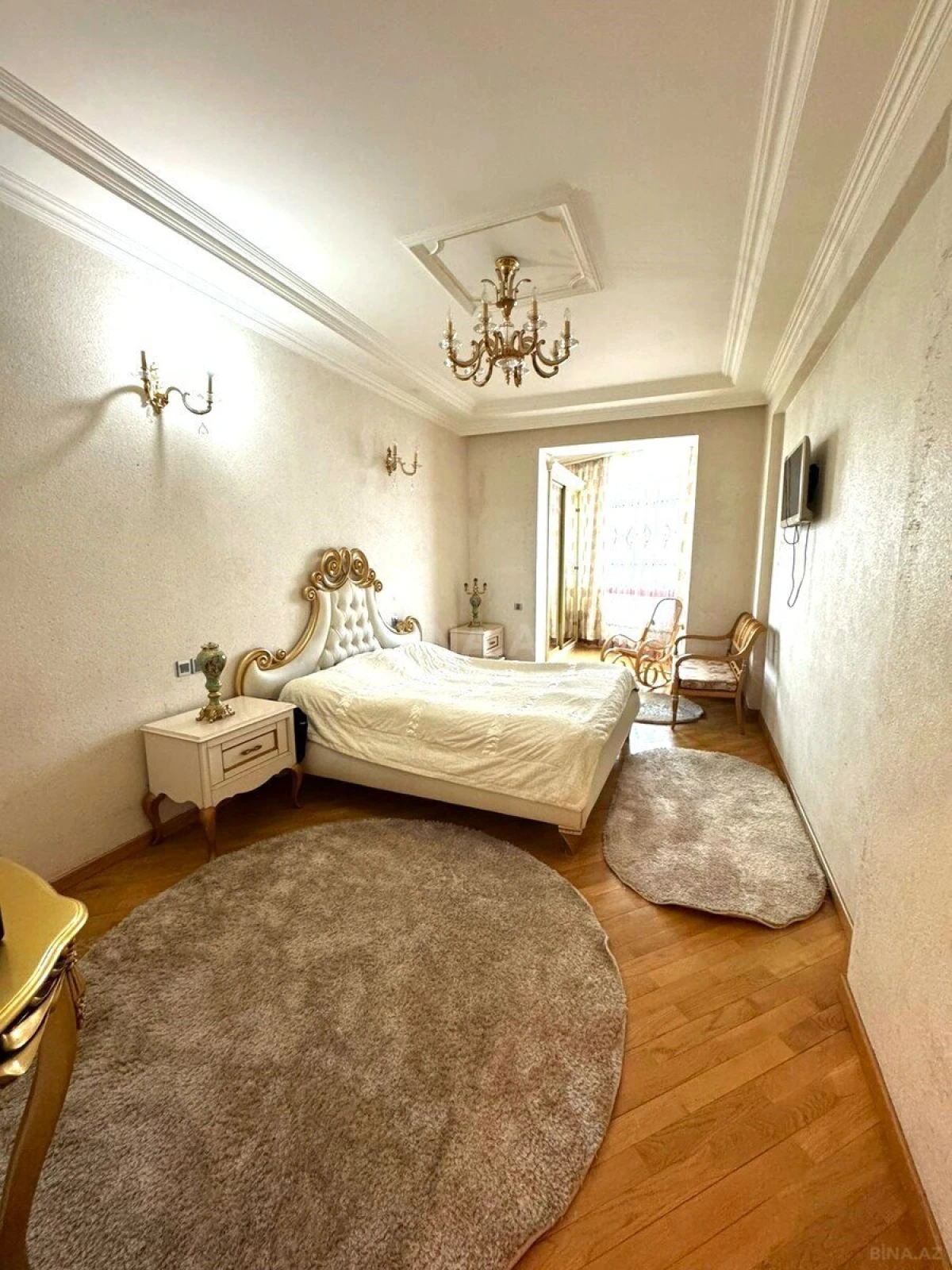 Satılır 4 otaqlı mənzil 186 m²