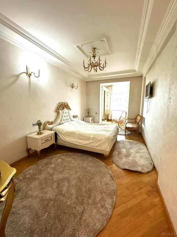 Satılır 4 otaqlı mənzil 186 m²