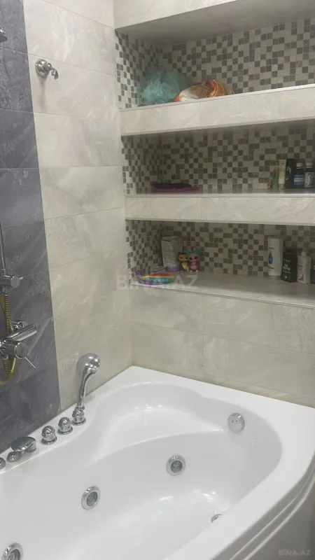 Satılır 4 otaqlı mənzil 170 m²