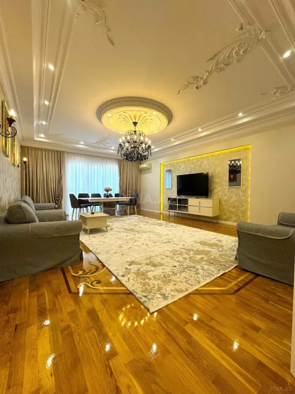 Satılır 4 otaqlı mənzil 230 m²