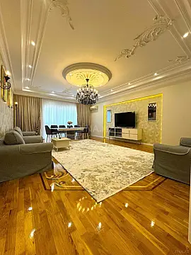 Satılır 4 otaqlı mənzil 230 m² — Bakı 4 otaq 230.00 m²