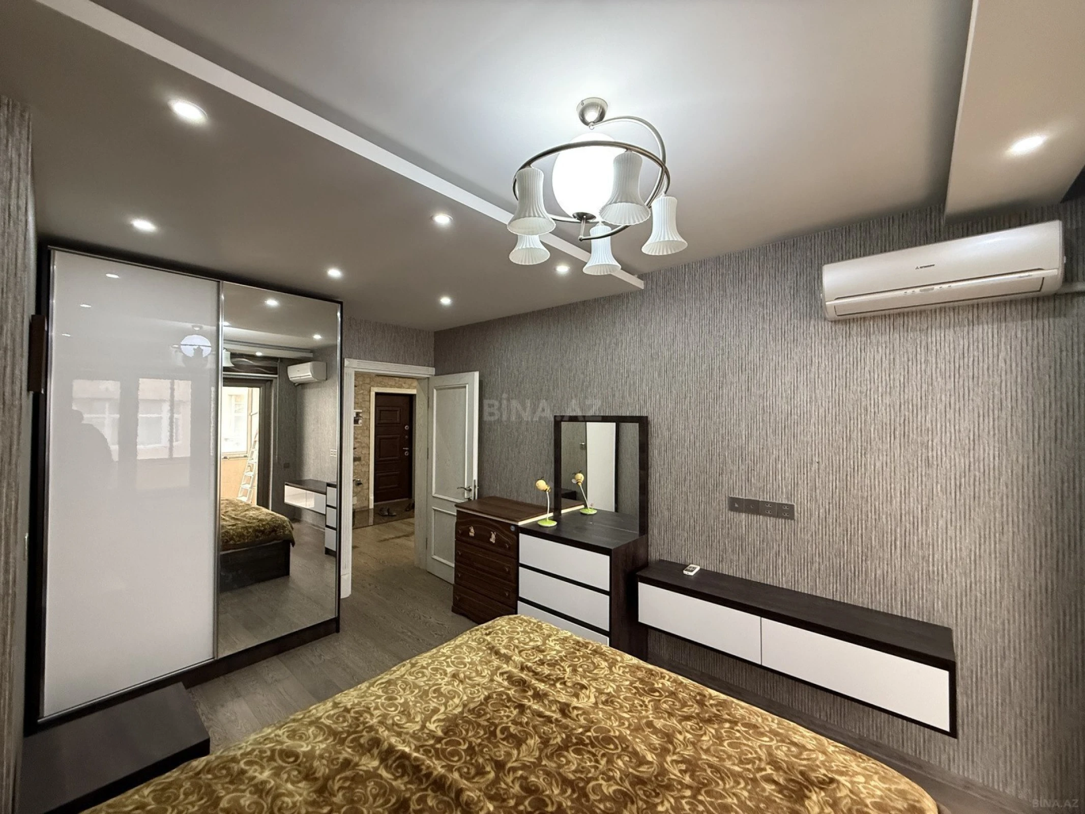 Kirayə verilir 2 otaqlı mənzil 68 m²