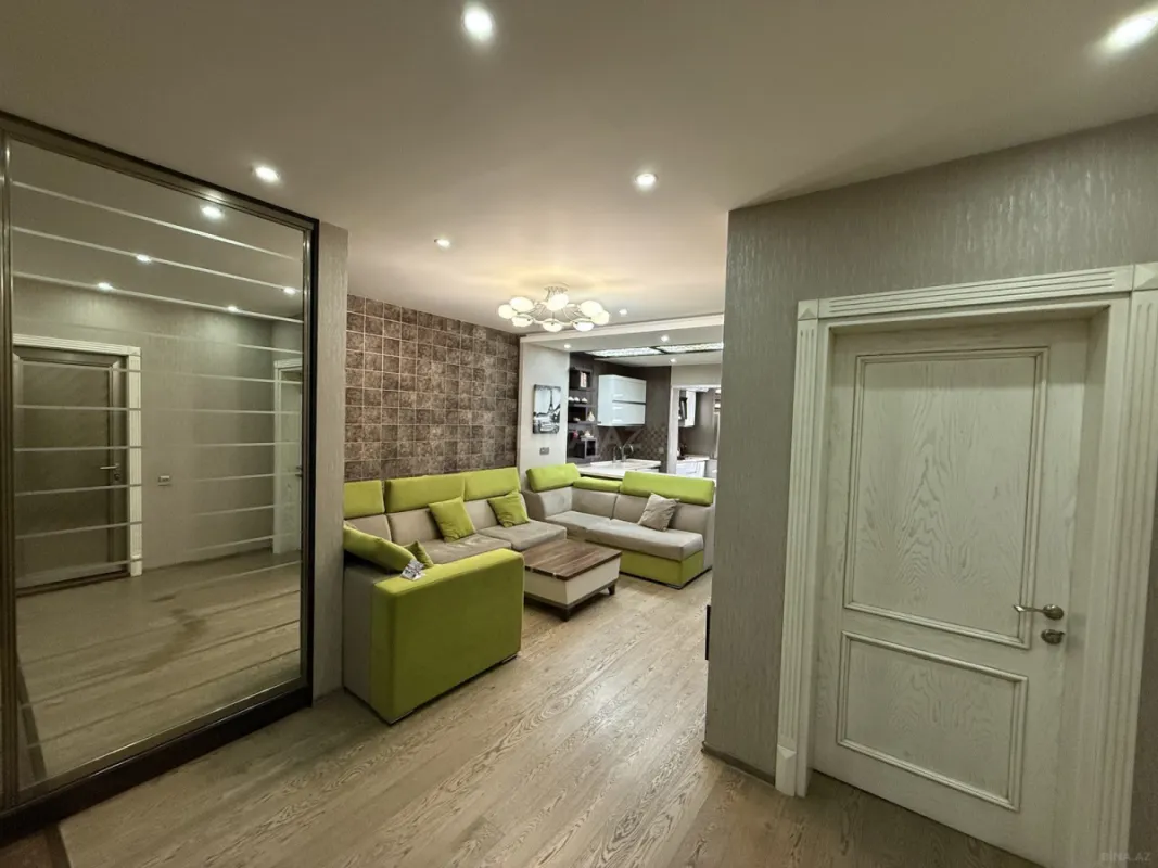 Kirayə verilir 2 otaqlı mənzil 68 m²