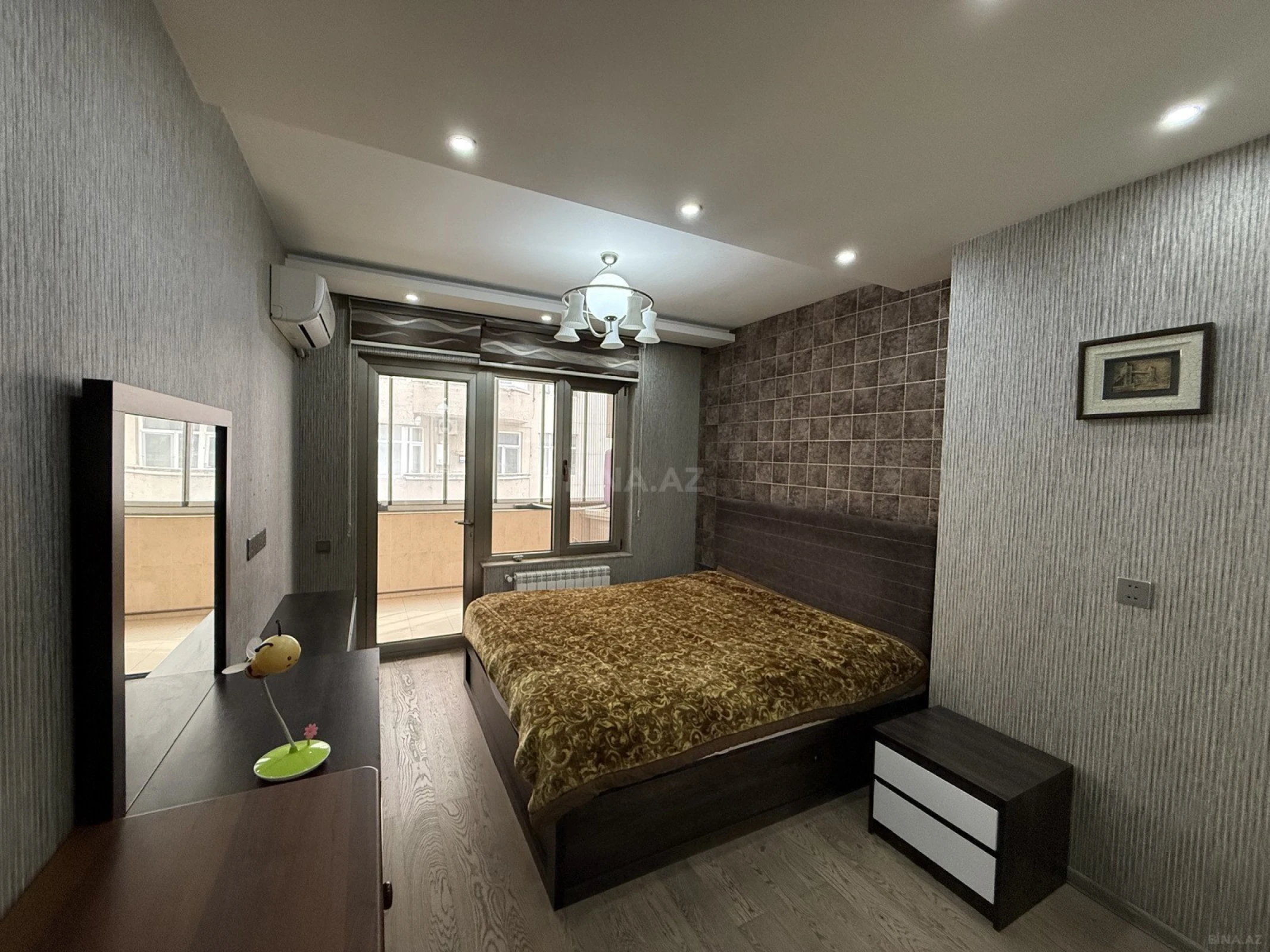 Kirayə verilir 2 otaqlı mənzil 68 m²