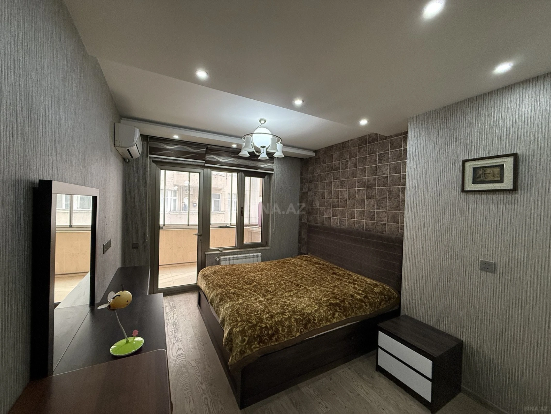 Kirayə verilir 2 otaqlı mənzil 68 m²