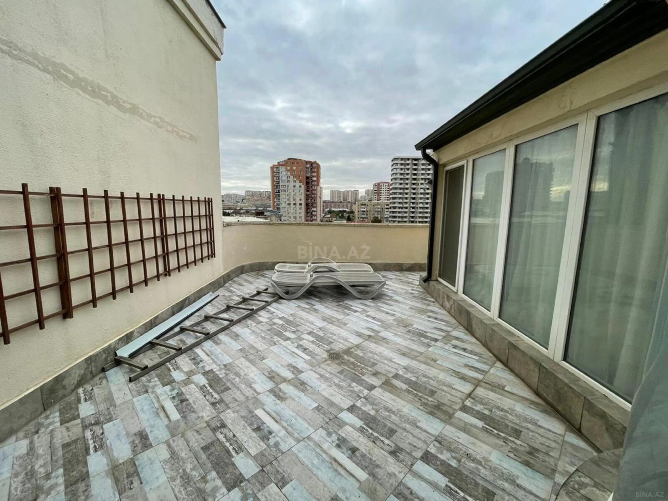 Kirayə verilir 3 otaqlı mənzil 400 m²
