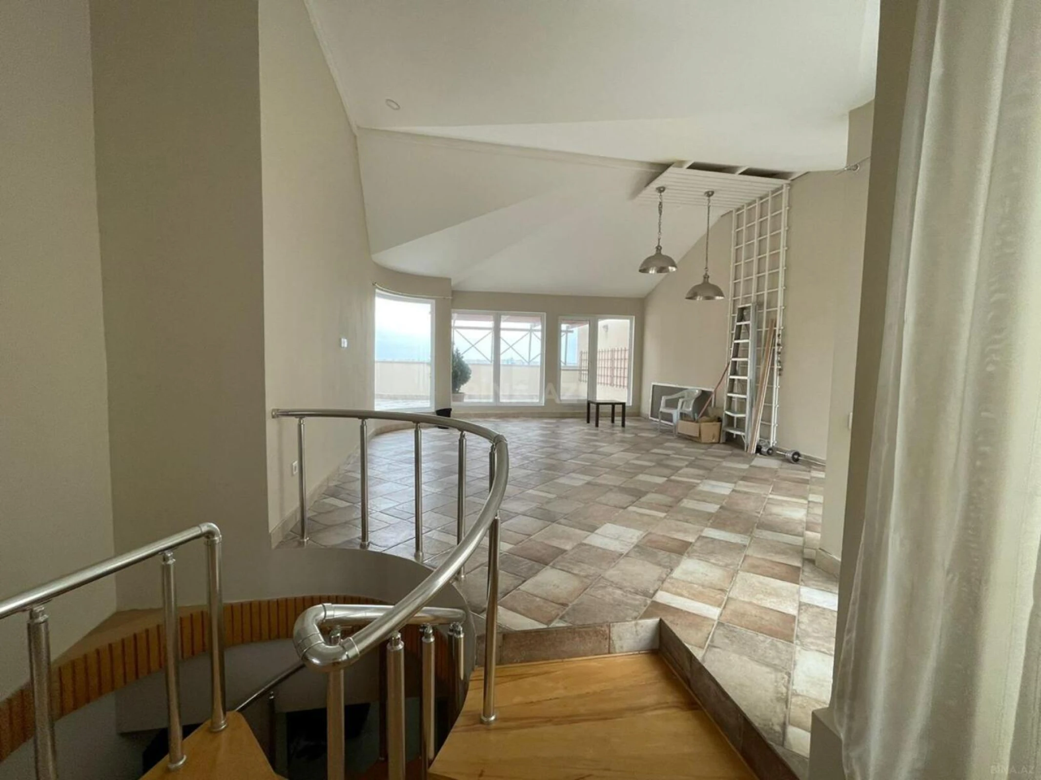 Kirayə verilir 3 otaqlı mənzil 400 m²