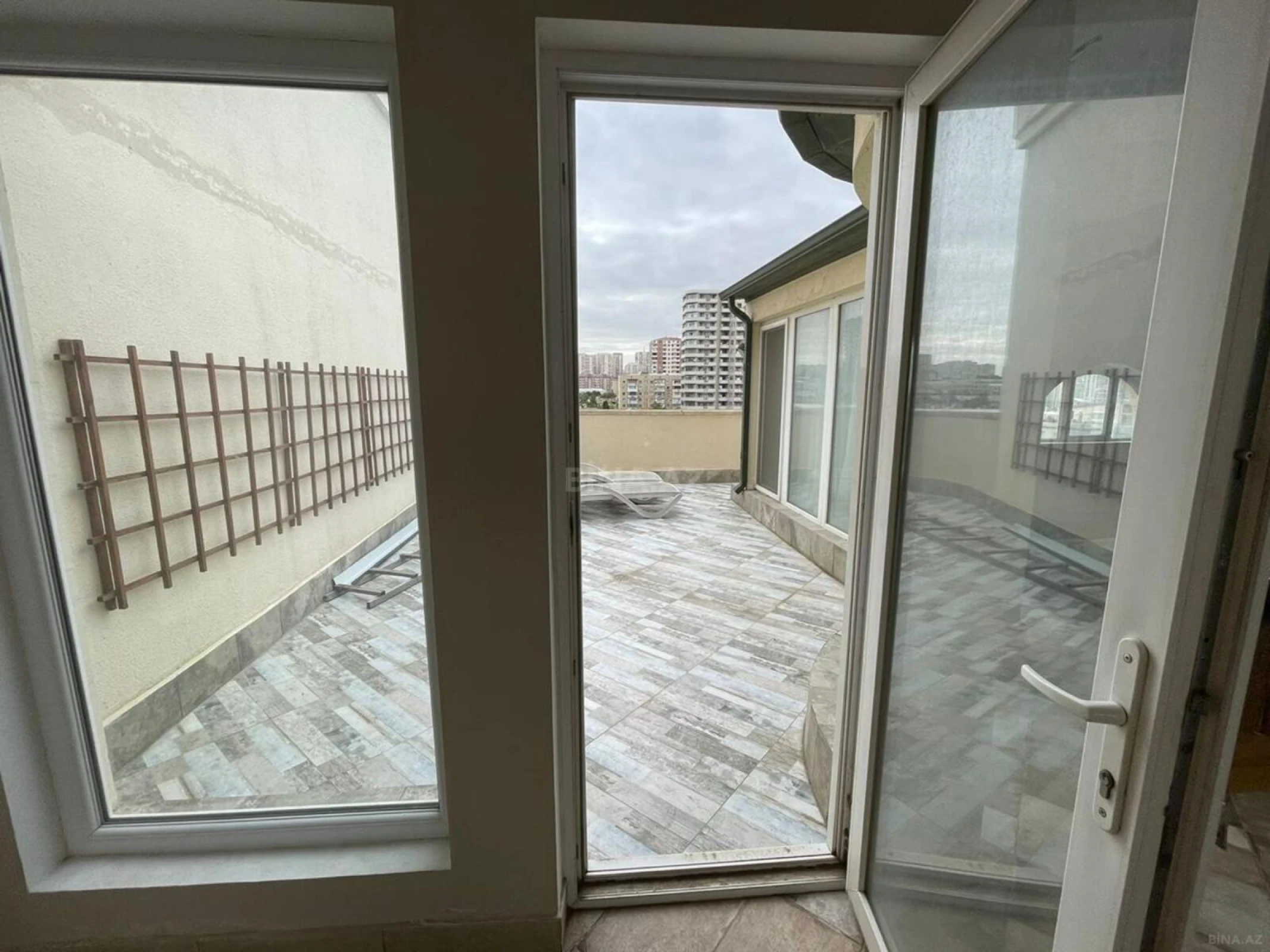 Kirayə verilir 3 otaqlı mənzil 400 m²