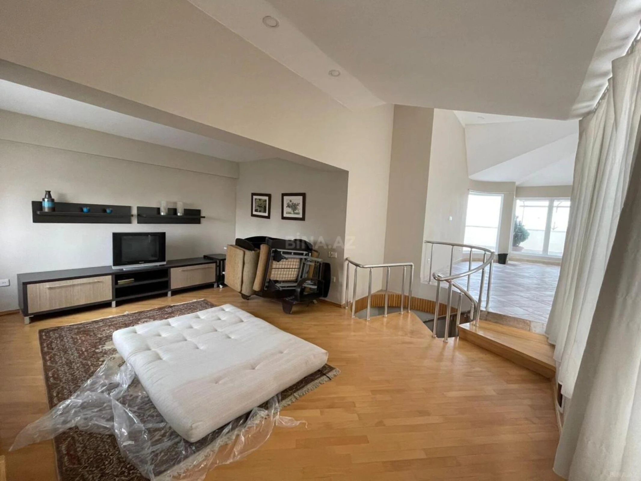 Kirayə verilir 3 otaqlı mənzil 400 m²