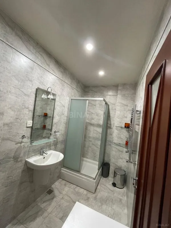 Kirayə verilir 3 otaqlı mənzil 400 m²