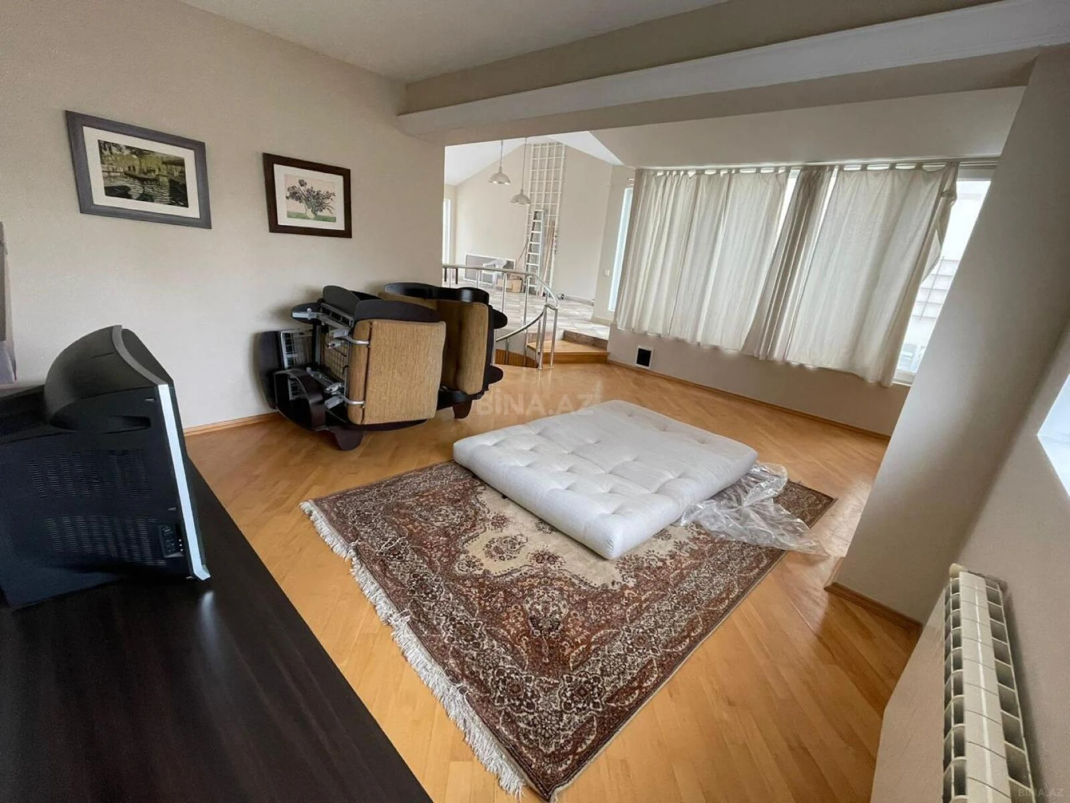 Kirayə verilir 3 otaqlı mənzil 400 m²