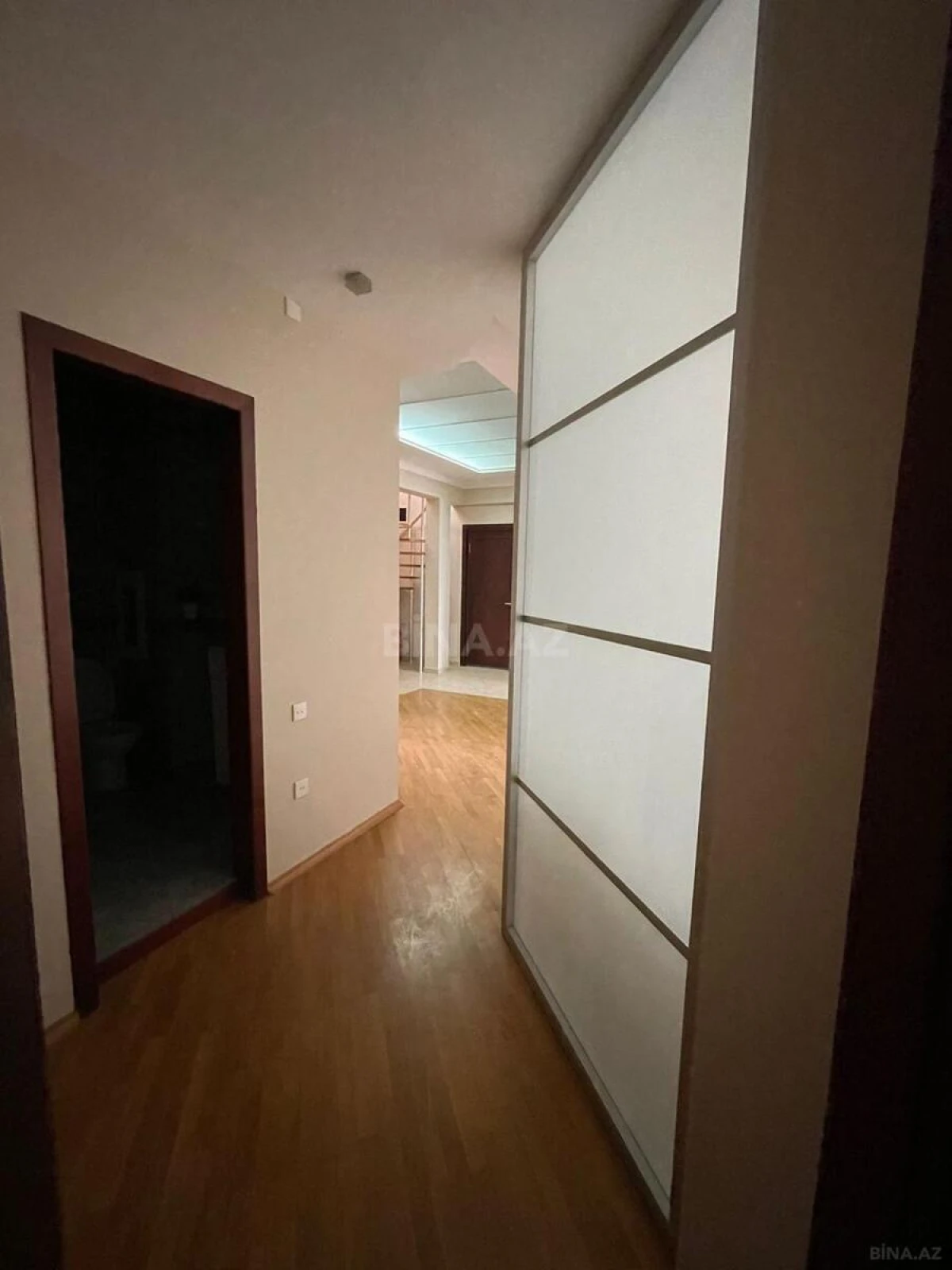 Kirayə verilir 3 otaqlı mənzil 400 m²