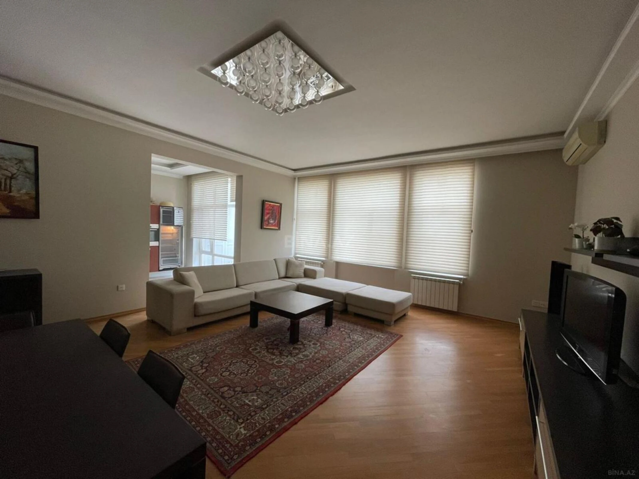 Kirayə verilir 3 otaqlı mənzil 400 m²