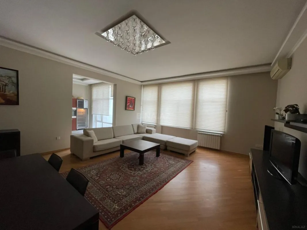 Kirayə verilir 3 otaqlı mənzil 400 m²