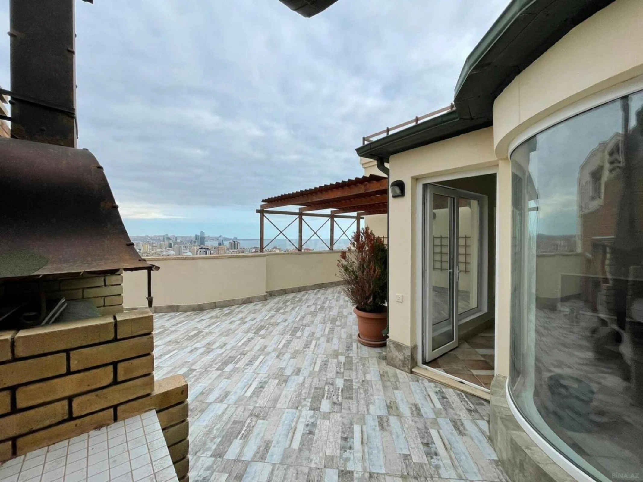 Kirayə verilir 3 otaqlı mənzil 400 m²