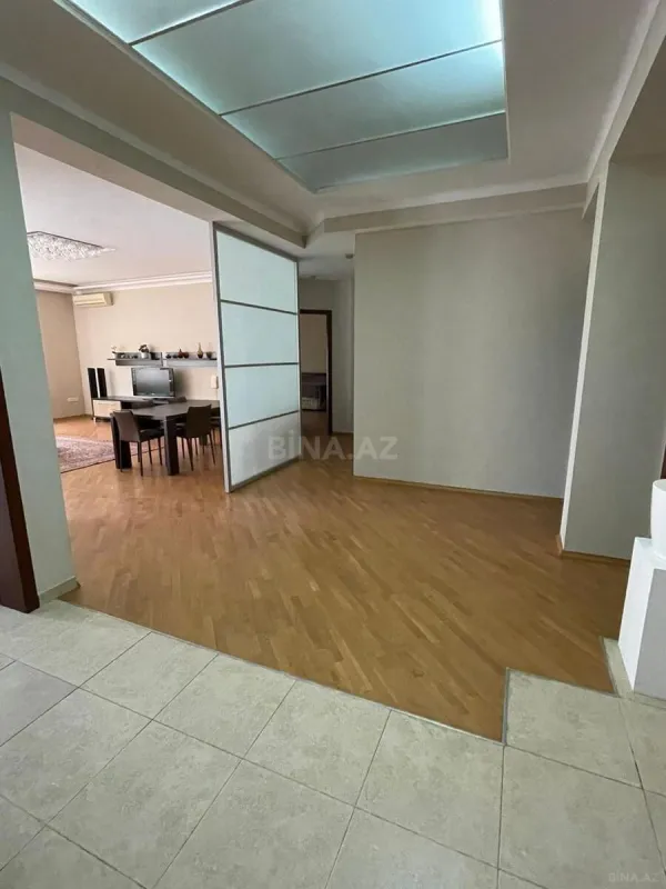 Kirayə verilir 3 otaqlı mənzil 400 m²