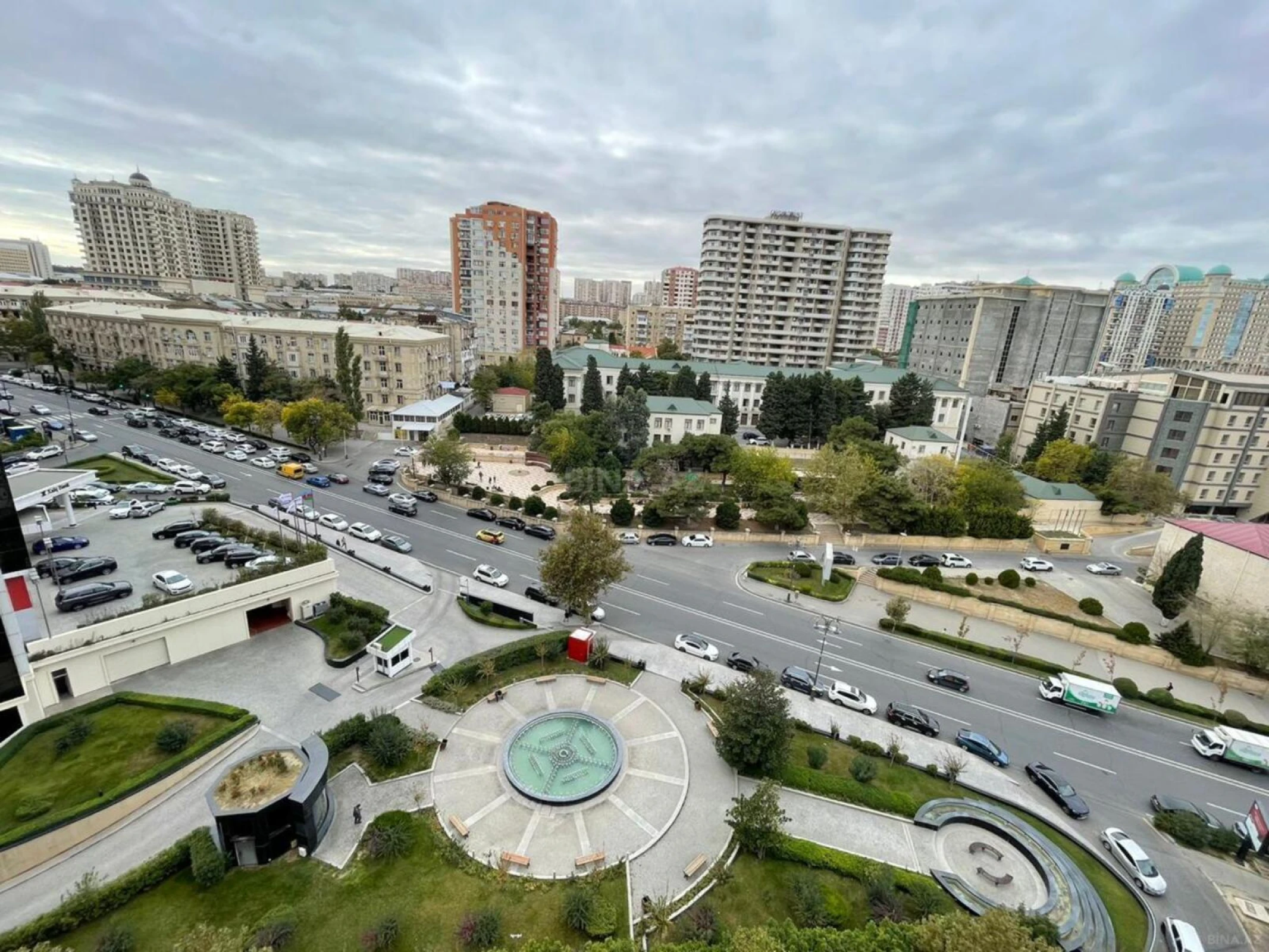 Kirayə verilir 3 otaqlı mənzil 400 m²