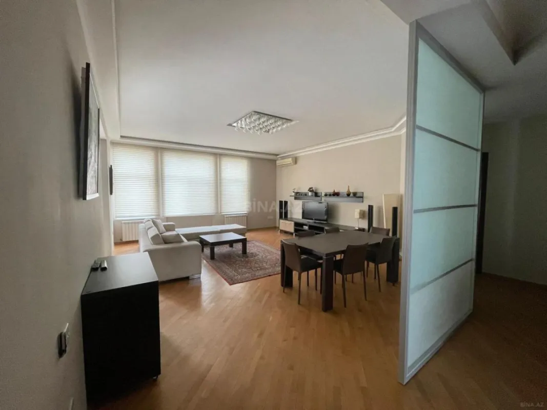 Kirayə verilir 3 otaqlı mənzil 400 m²