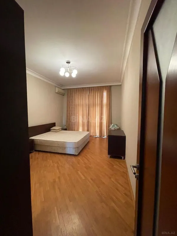 Kirayə verilir 3 otaqlı mənzil 400 m²