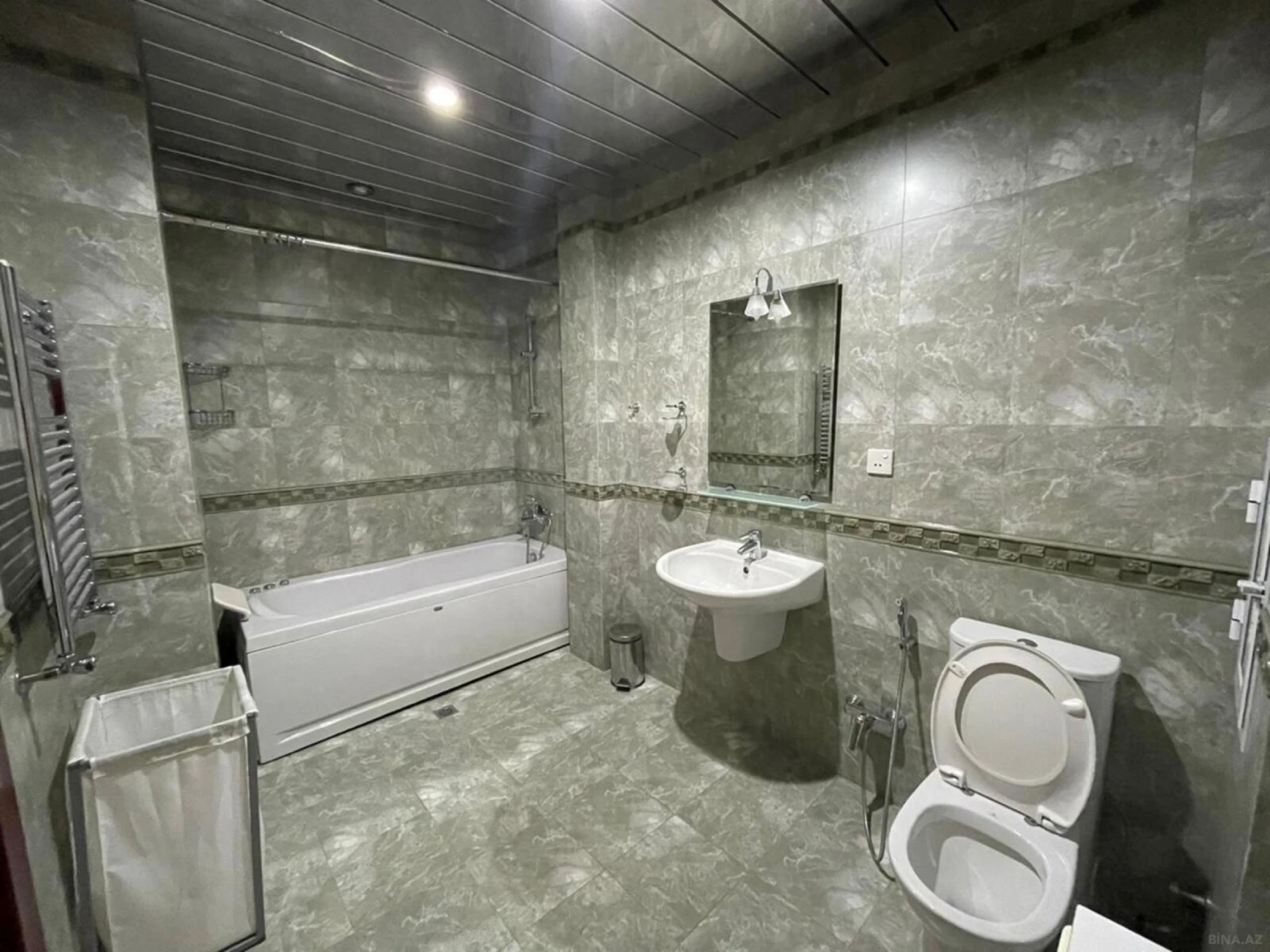 Kirayə verilir 3 otaqlı mənzil 400 m²