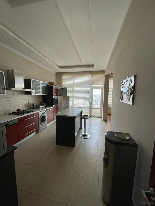 Kirayə verilir 3 otaqlı mənzil 400 m²