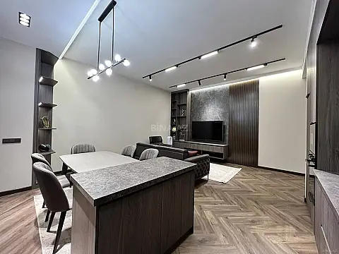 Kirayə verilir 2 otaqlı mənzil 82 m²